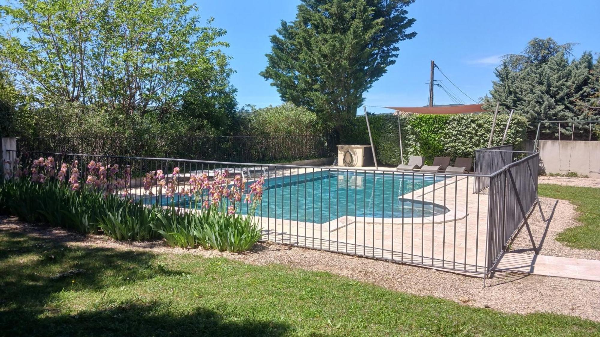 Villas De La Ferme Du Gros Noyer Malaucène Εξωτερικό φωτογραφία